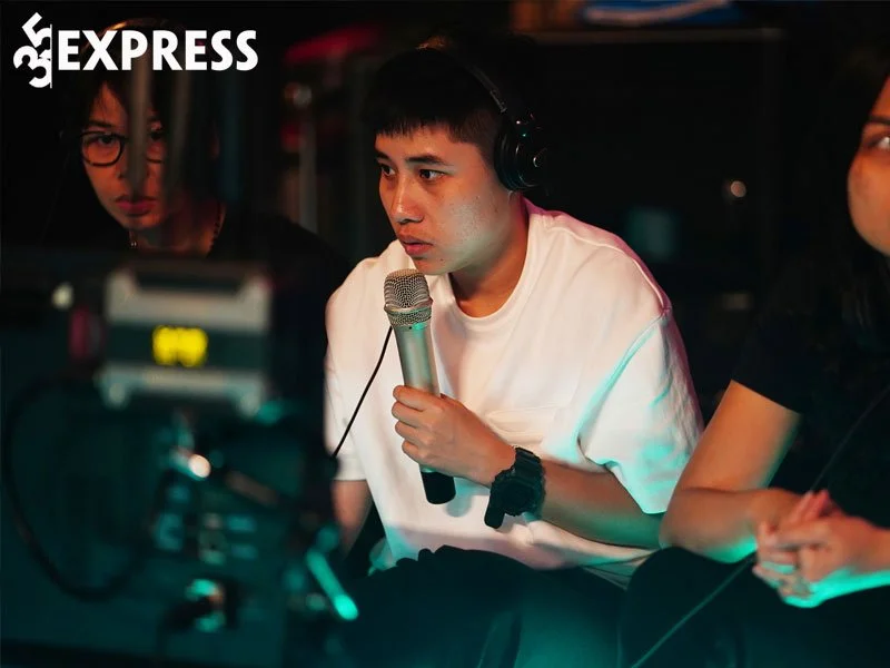 ca-si-miu-le-khau-chien-voi-dao-dien-dinh-ha-uyen-thu-35express