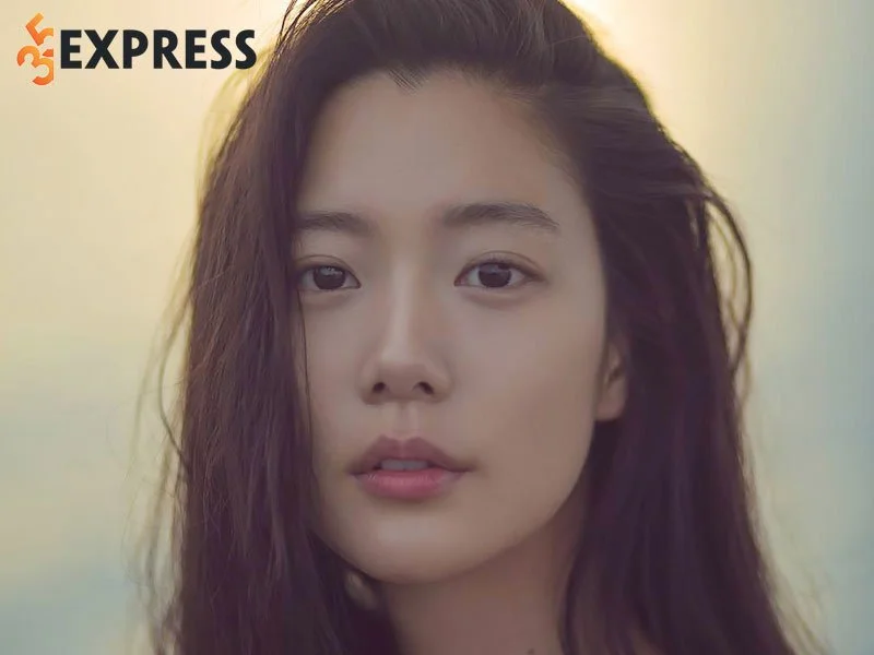 clara-lee-gay-an-tuong-khi-gia-nhap-lang-giai-tri-35express