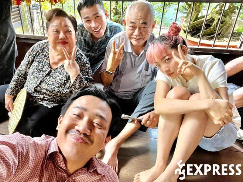 con-duong-su-nghiep-day-chong-gai-cua-nsnd-viet-anh-2-35express