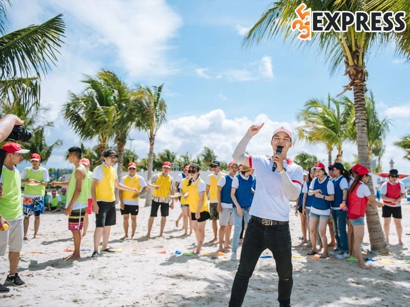 cu-dan-mang-tranh-cai-xoay-quanh-viec-co-nen-di-team-building-35express
