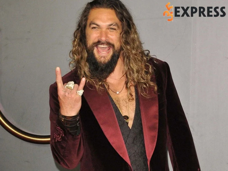khoi-dau-su-nghiep-dien-xuat-cua-jason-momoa-1-35express