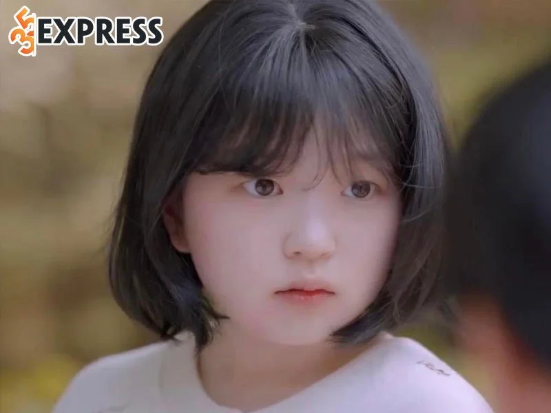 kim-yoon-hee-gay-sot-khi-vao-vai-hoc-sinh-tieu-hoc-1-35express