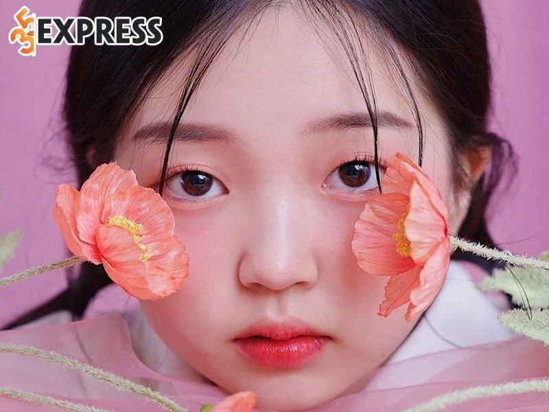 mot-so-hinh-anh-ngoai-doi-thuong-cua-dien-vien-kim-yoon-hee-35express