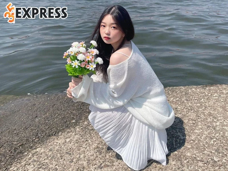 mot-so-hinh-anh-ngoai-doi-thuong-cua-dien-vien-kim-yoon-hee-5-35express