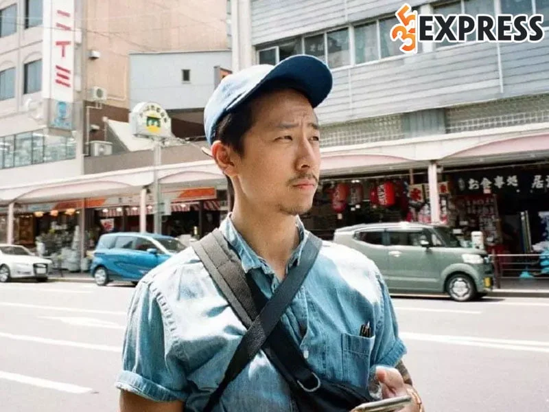 ngo-thien-ngu-tinh-cu-lam-phong-di-du-lich-cung-ban-trai-dai-gia-1-35express