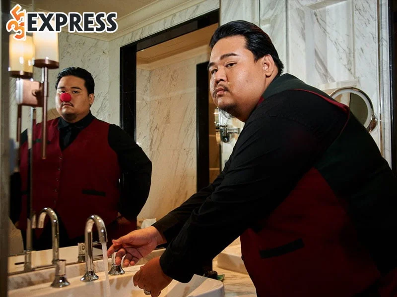 rapper-tao-noi-ve-hinh-minh-hoa-chiec-quan-tai-trong-show-mo-khi-dang-mo-35express