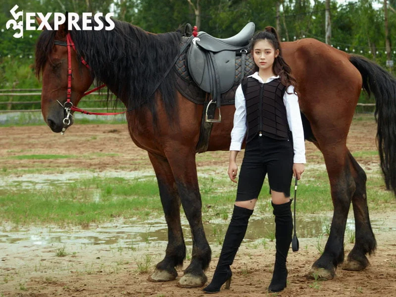 sao-nhi-le-huynh-bao-ngoc-mua-nha-o-tuoi-13-1-35express