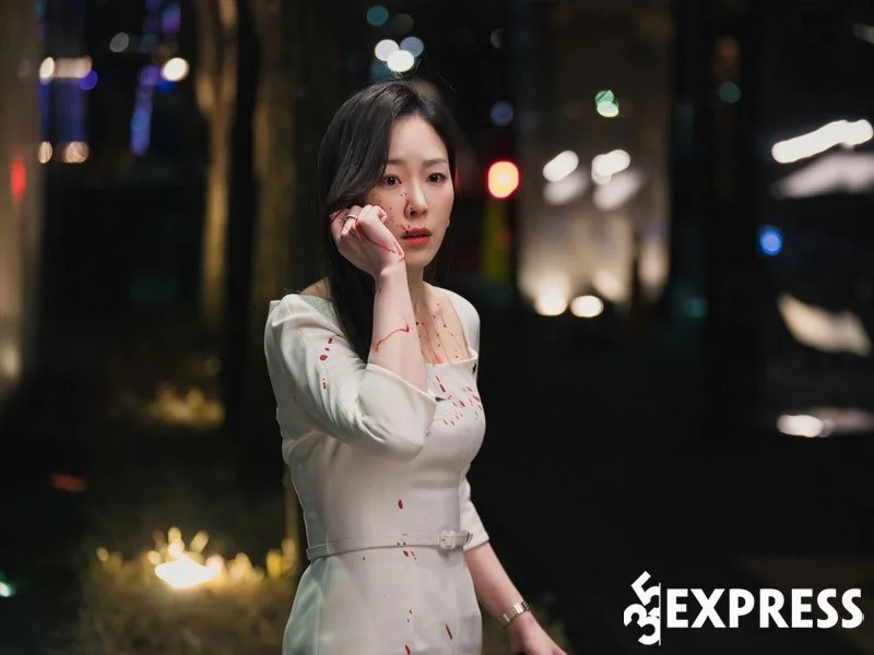 seo-hyun-jin-tro-lai-day-xuat-sac-trong-phim-why-her-1-35express