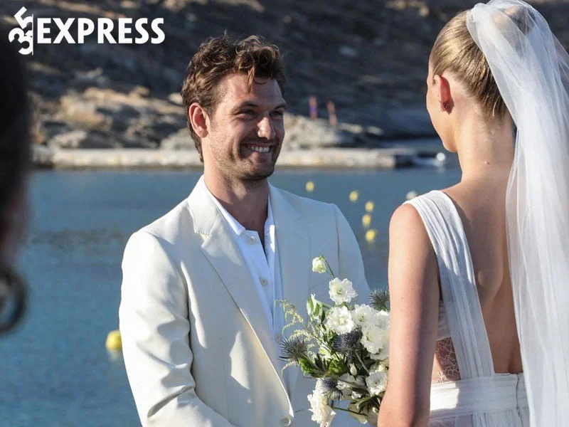 sieu-mau-toni-garn-to-chuc-hon-le-sau-2-nam-ket-hon-voi-tai-tu-alex-pettyfer-1-35express