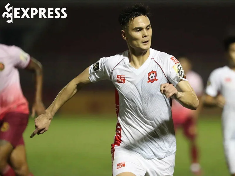 su-nghiep-bong-da-cua-adriano-schmidt-o-viet-nam-35express