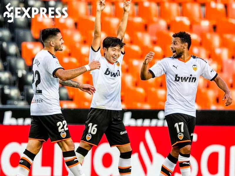 su-nghiep-bong-da-cua-cau-thu-lee-kang-in-2-35express