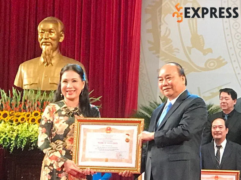 thanh-cong-trong-su-nghiep-50-nam-cua-nghe-si-kim-xuan-1-35express