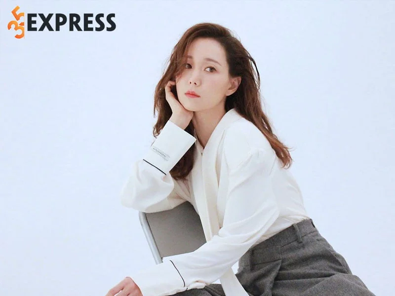 tom-tat-chi-tiet-ly-lich-tieu-su-dien-vien-lee-yoo-young-35express