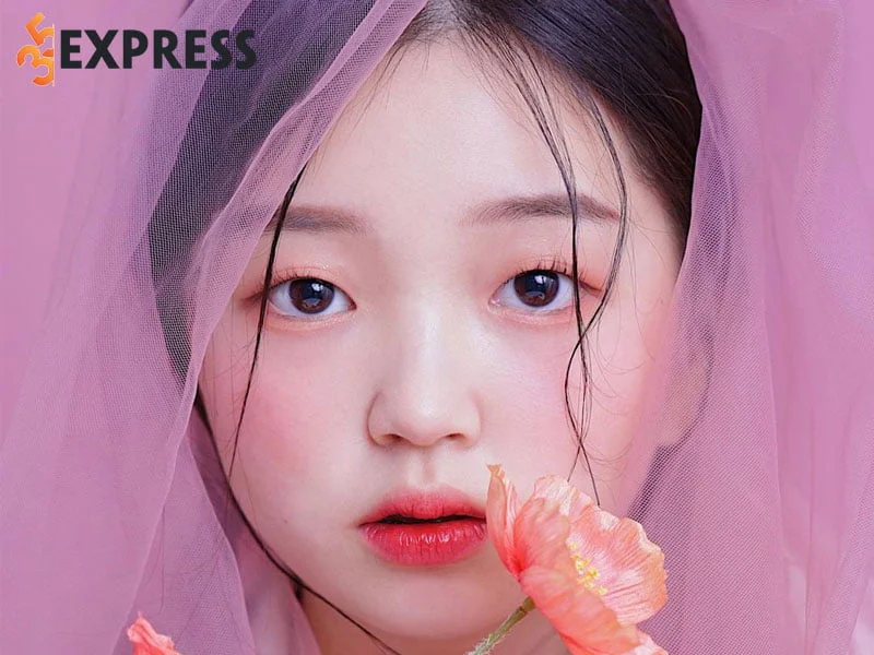 tom-tat-ly-lich-tieu-su-dien-vien-kim-yoon-hee-35express