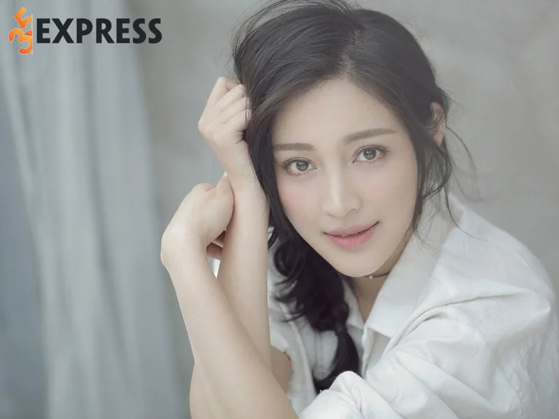 tom-tat-tieu-su-thong-tin-ly-lich-cua-can-dinh-dinh-35express