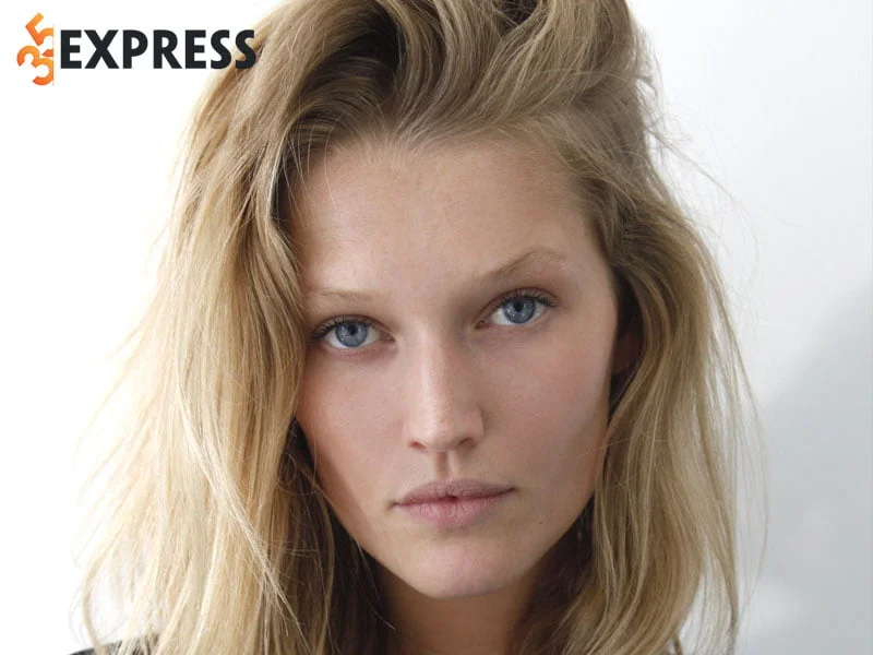 toni-garn-tro-thanh-sieu-mau-dinh-dam-cua-victorias-secret-35express