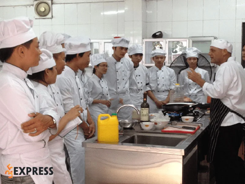trung-tam-day-nghe-quan-tan-binh-tphcm-35express