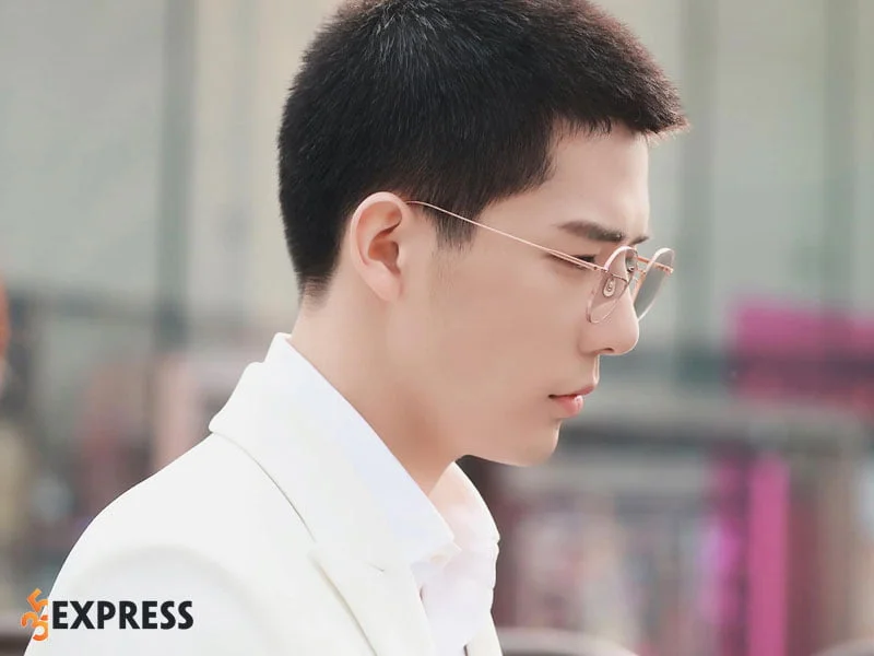 vuong-an-vu-dep-trai-nha-giau-hoc-gioi-lai-con-dien-tot-35express