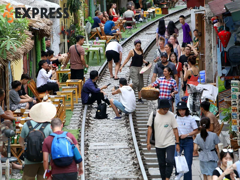 xom-duong-tau-dia-chi-check-in-sai-gon-dam-chat-vintage-35express
