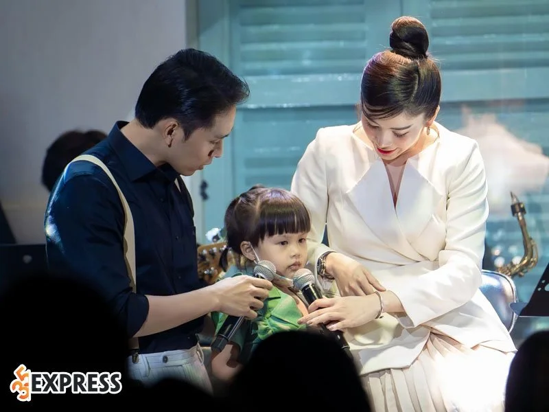 bach-cong-khanh-duoc-fan-day-thuyen-voi-nguoi-dep-nam-em2-35express