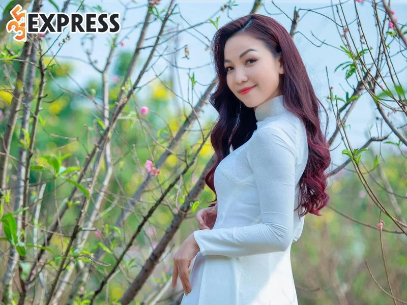 ca-si-khanh-loan-la-ai-1-35express