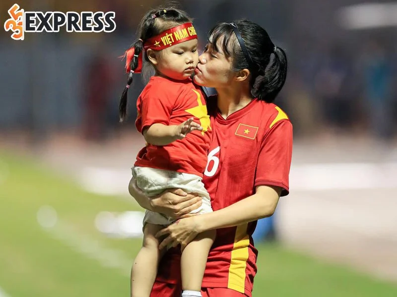 chuyen-hot-girl-pham-hoang-quynh-gui-con-di-da-bong-1-35express