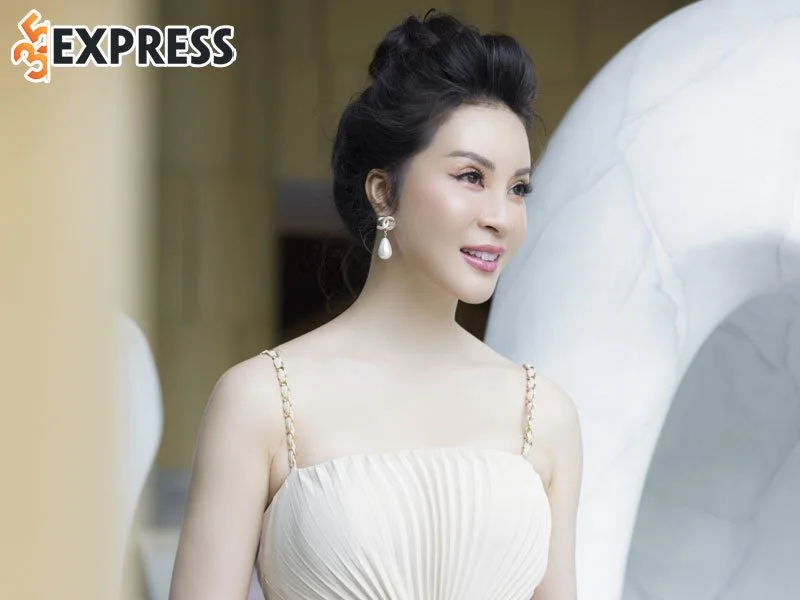 doi-tu-cua-nu-mc-thanh-mai-35express