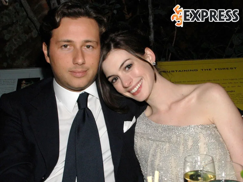 doi-tu-va-nhung-moi-quan-he-cua-anne-hathaway-raffaello-follieri-35express