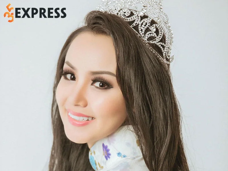 hoa-hau-amy-le-anh-tu-nu-ca-si-phong-tra-den-hoa-hau-quy-ba-2-35express