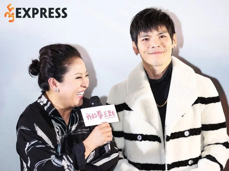 huong-ta-va-cuoc-song-bi-bo-me-kiem-soat-1-35express