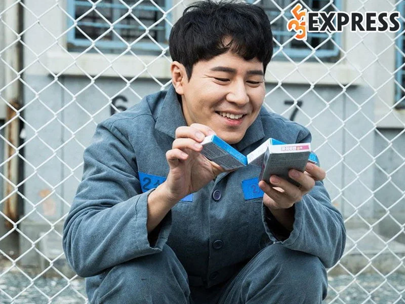 lee-kyu-hyung-toa-sang-sau-mot-thap-ky-cho-doi-1-35express