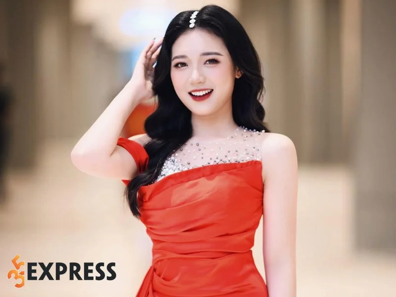 mc-phuong-thao-la-ai-1-35express