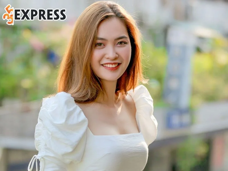 mot-so-hinh-anh-moi-nhat-cua-hoa-hau-nong-thuy-hang-35express