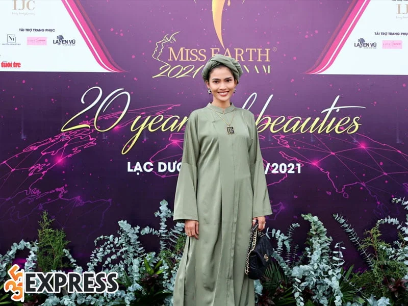 nhung-hinh-anh-dep-cua-a-hau-truong-thi-may-1-35express