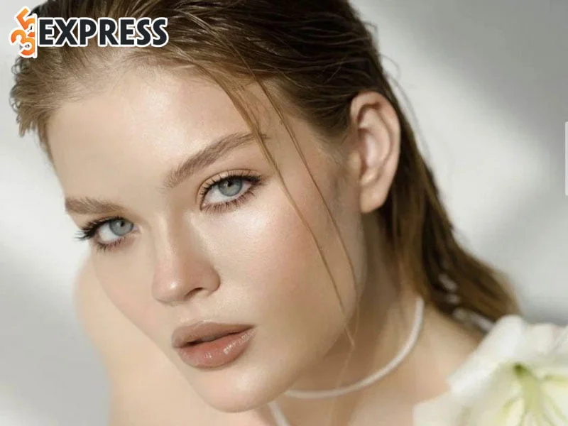 nhung-hinh-anh-xinh-dep-cua-hoa-hau-nga-anna-linnikova-35express
