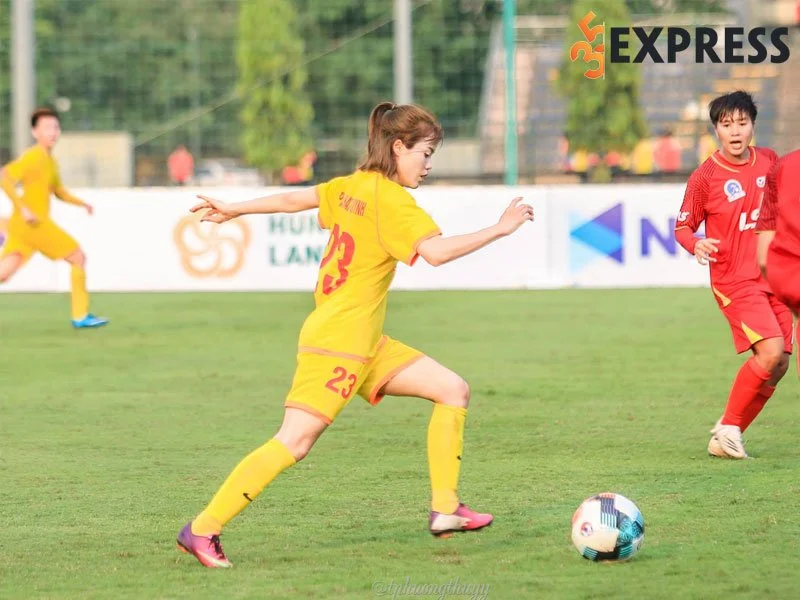 su-nghiep-cua-cau-thu-tai-nang-pham-hoang-quynh-35express