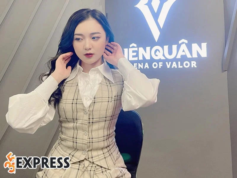 su-nghiep-cua-nu-mc-phuong-thao-2-35express