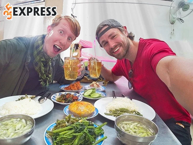 su-nghiep-food-blogger-cua-max-mcfarlin-3-35express