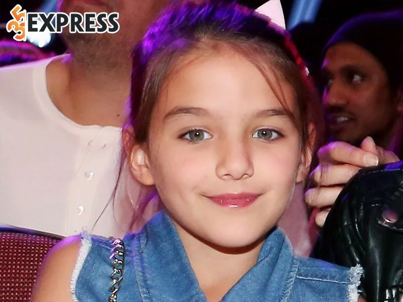 suri-cruise-tung-la-cong-chua-hollywood-nhung-hien-tai-moi-chuyen-da-thay-doi-tu-khi-co-be-bi-bo-bo-roi-1-35express