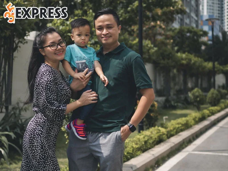 thanh-ngoc-tan-huong-hanh-phuc-ben-chong-va-con-trai-1-35express