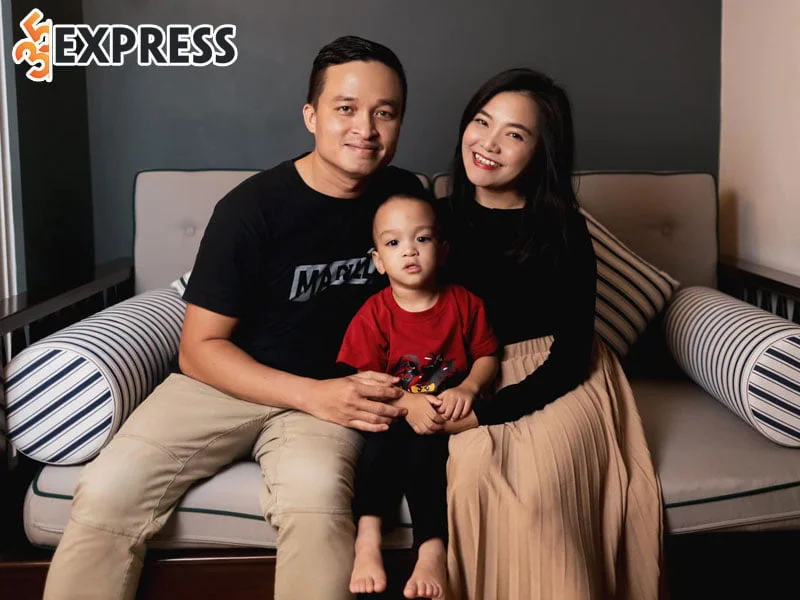 thanh-ngoc-tan-huong-hanh-phuc-ben-chong-va-con-trai-35express