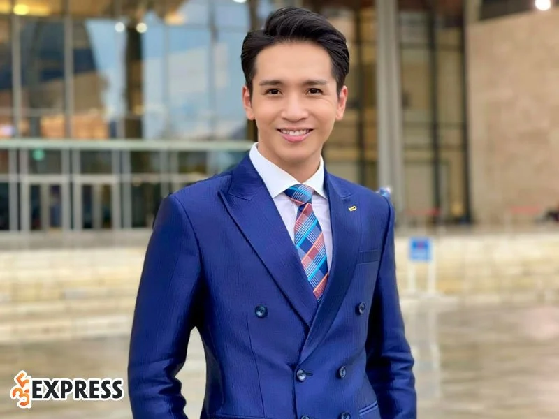 tom-tat-tieu-su-ly-lich-ve-bach-cong-khanh-35express