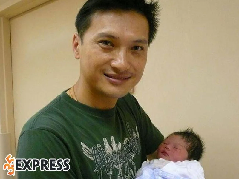 tran-cam-hong-tu-bo-hao-quang-vi-con-trai-1-35express