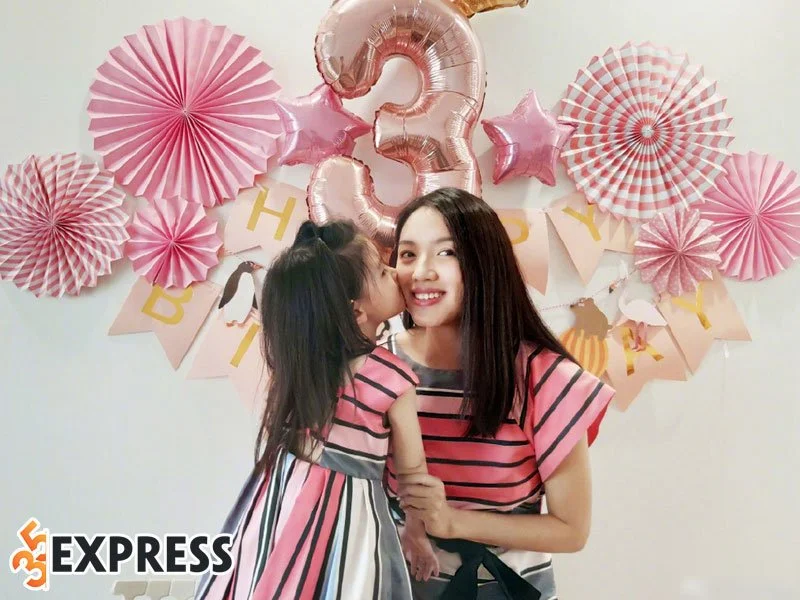 truong-tu-lam-tro-lai-gay-sot-sau-khi-sinh-con-thu-hai-2-35express
