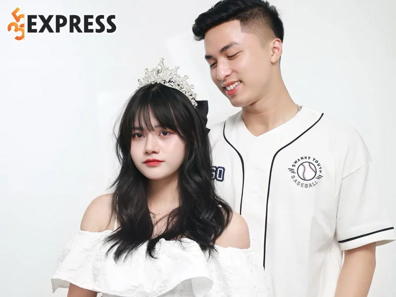 ban-trai-cua-tieu-ngao-la-ai-35express