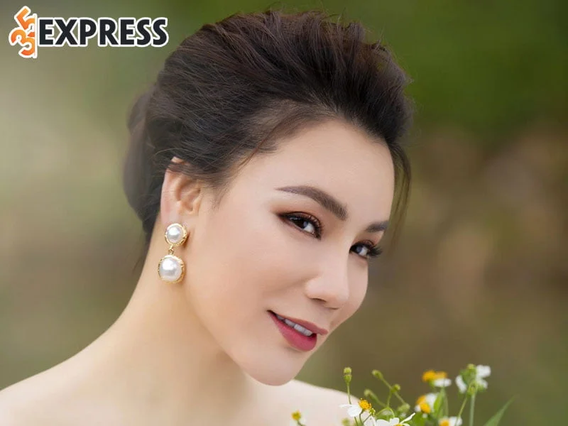 ca-si-ho-quynh-huong-la-ai-1-35express