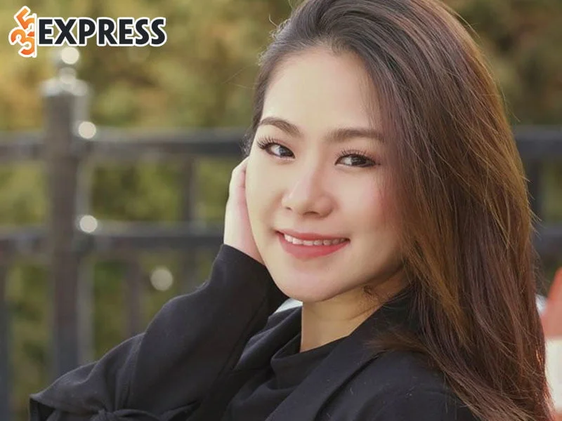 ca-si-luong-bich-huu-la-ai-1-35express