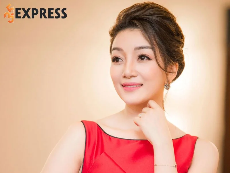 ca-si-pham-thu-ha-la-ai-1-35express