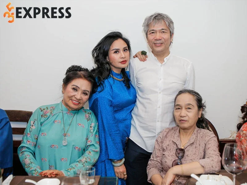 ca-si-thanh-lam-vien-man-o-tuoi-xe-chieu-1-35express