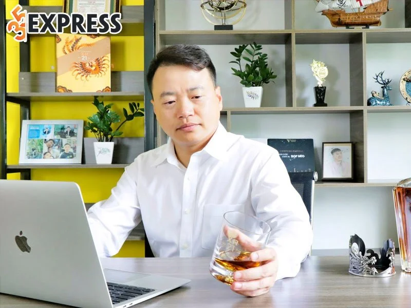 chuyen-doi-tu-cua-shark-binh-35express